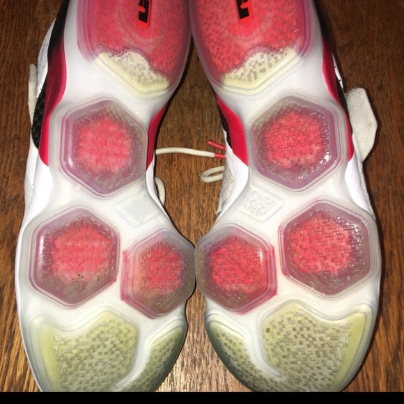 COPY - LeBron James 14s size 12 - Picture 5 of 5